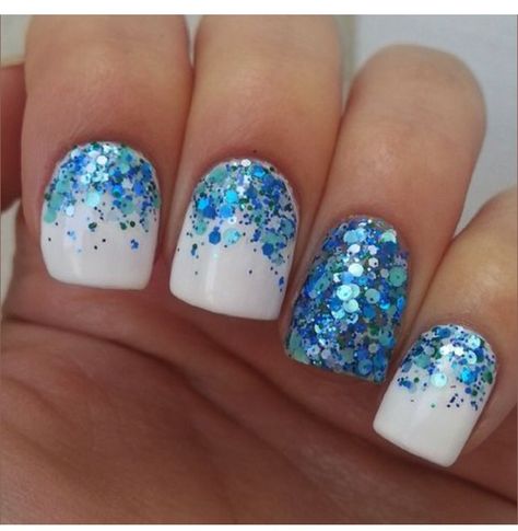 Teal and white Frozen Nail Art, Nail Art Paillette, Frozen Nails, Blue Glitter Nails, Diy Glitter, Her Nails, Nails White, Nails Blue, Super Nails