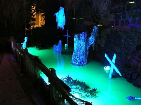 Build pond around crape myrtle under stair windows. Cover crape Myrtle with UV reactive material. Voodoo Pirate, Spooky Swamp, Haunted Swamp, Blacklight Halloween, Voodoo Party, Pirate Halloween Decorations, Haunting Memories, Theater Props, Swamp Theme