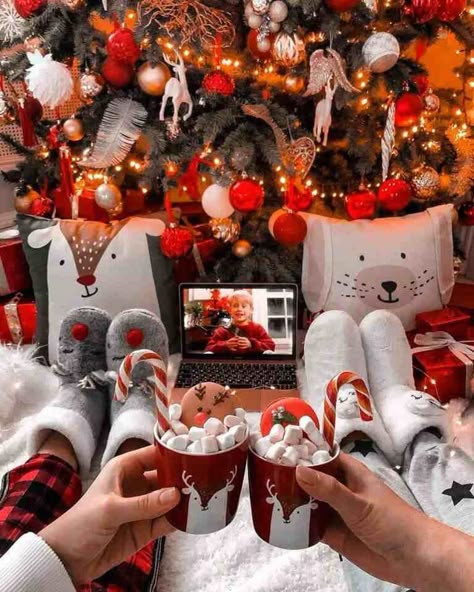 Film Natalizi per viaggiatori - Le Avventure di Enne Christmas Sleepover, Christmas Aesthetics, Christmas Dreaming, Christmas Collage, Preppy Christmas, Christmas Phone Wallpaper, Cosy Christmas, Christmas Feeling, Days Until Christmas