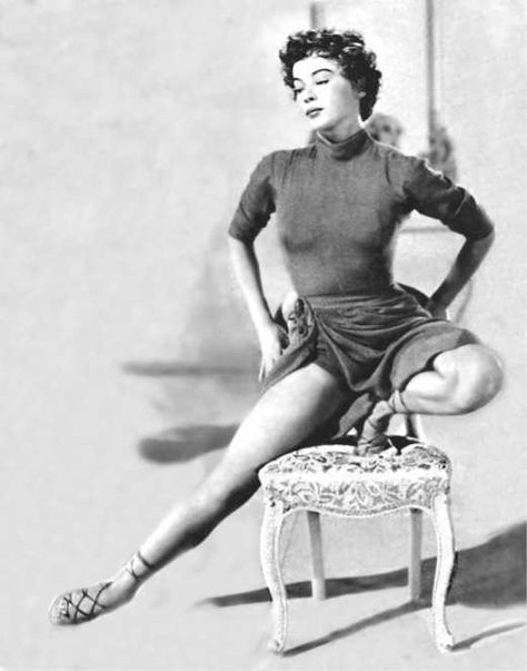 Leslie Caron marvelous Soft Gamine Body Type, Gamine Body Type, Burlesque Pinup, Donald O'connor, Retro Hollywood, Kibbe Types, Leslie Caron, American In Paris, French Icons