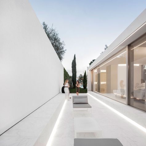 Chalet Architecture, Courtyard Home, Fran Silvestre, Pool Pavilion, Pavilion Architecture, 카페 인테리어 디자인, Modern Buildings, Glass House, Architect Design