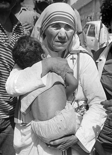 The Blessed Teresa of Calcutta, was a Roman Catholic Religious Sister and missionary of Albanian origin who lived most of her life in India of which, since 1948, she was a citizen. Mother Teresa founded the Missionaries of Charity, a Roman Catholic religious congregation. They run hospices and homes all over the word for people with HIV/AIDS, leprosy and tuberculosis; soup kitchens; dispensaries and mobile clinics; children's and family counseling programmes; orphanages; and schools. Missionaries Of Charity, Saint Teresa Of Calcutta, Mother Teresa Quotes, Age Photos, Saint Teresa, Let Us Pray, Nobel Peace Prize, We Are The World, The Embrace