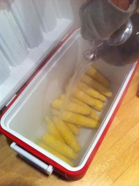 Cooking Corn in a COOLER - Are you Serious... You BET!! Cooler Corn is a fun and easy way to cook corn on the cob for a large crowd. It's so easy that you will ask yourself "Why didn't I think of that?!" Cooler Corn, Backyard Bbq Birthday Party, Summer Party Hacks, Entertaining Hacks, Bbq Birthday Party, Cook Corn, Backyard Bbq Party, How To Cook Corn, Birthday Bbq