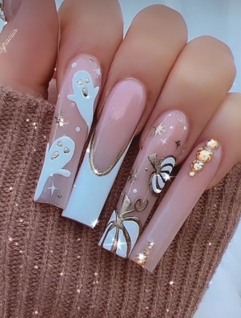 Cute Spooky Nails Acrylic Coffin, Outgoing Nail Designs, White And Gold Halloween Nails, Spooky Season Nails Stilleto, Fall Nail Designs Coffin Short, Edgy Fall Nails Acrylic, Halloween Style Nails, Boujee Halloween Nails, Spooky Season Nails Almond