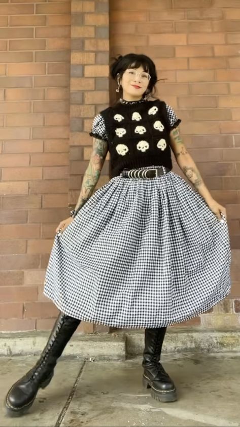 Alternative Christmas Party Outfit, Grunge Wedding Outfit, Miss Frizzle Dress To Impress, Whimsical Office Outfit, Creative Casual Outfits, Black And White Gingham Dress, Winter Alternative Outfits Cold Weather, Midsize Fashion 2024, Octogenarian Art Teacher Style