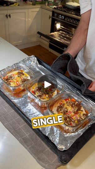 237K views · 133 reactions | Single Serve Beef Enchilada Meal Prep Bakes🌮

These are packed full of flavour and so easy to make!! Perfect for meal prep and a great way to mix it up 🤤 

Ingredients (for 1 serving):
125g x Extra lean beef mince
2 x Mini flour tortilla (old El Paso)
1/2 cup x Enchilada sauce (old El Paso)
50g x refried beans (old El Paso)
30g x Greek yoghurt 
20g x mozzarella 
1/2 cup x diced capsicum
1/2 cup x corn kernels 
Taco seasoning 

Optional toppings:
Avocado and fresh lime

Method:
1. In a pan cook your beef mince with the taco seasoning and set aside. 
2. In your container add 1/4 cup of the enchilada sauce. Place a tortilla on top. Top with half of the refried beans and spread it out. Top with half of the capsicum and corn. Add your Greek yoghurt and half of you Enchilada Meal Prep, Chicken Taco Bowls, Single Serve Meals, Bowls Recipes, Beef Enchilada, Enchilada Bake, Healthy Bowls Recipes, Instagram Recipes, Flour Tortilla