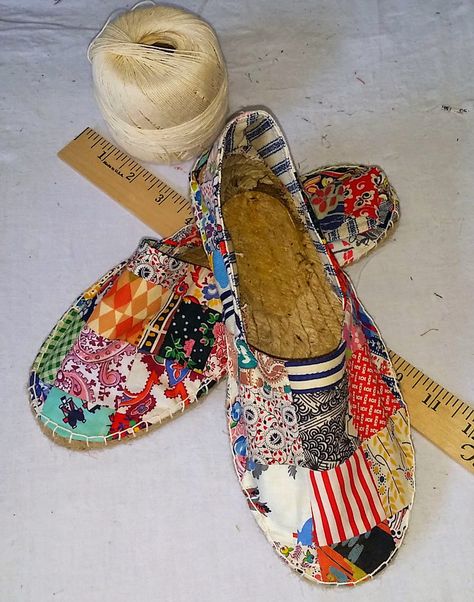 Patchwork Shoes Tutorial by Jennifer Twitchett-Hyland from A Piece of Cloth Studio Shoe Design Ideas, Shoe Tutorial, Handmade Shoes Pattern, Patchwork Shoes, Shoes Tutorial, Homemade Shoes, Quilted Shoes, Make Your Own Shoes, If The Shoe Fits