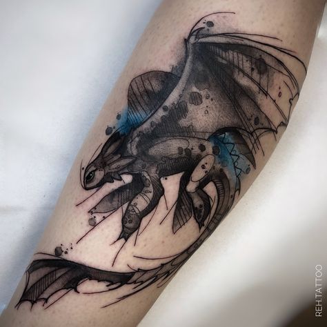 Toothless | how to train your dragon • Banguela | como treinar treinar seu dragão  Thanks Marta! Toothless Dragon Tattoo, Watercolor Dragon Tattoo, Toothless Tattoo, Mangas Tattoo, Watercolor Tattoos, Tattoos Art, Tatuaje A Color, Tattoos Designs, Fitness Photography