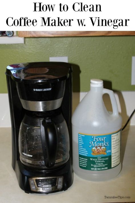 Clean Coffee Maker, Clean A Coffee Maker, Coffee Pot Cleaning, Coffee Maker Cleaning, Baking Soda Health, Clean Coffee, Cleaner Living, Baking Soda Benefits, Cleaning Stuff