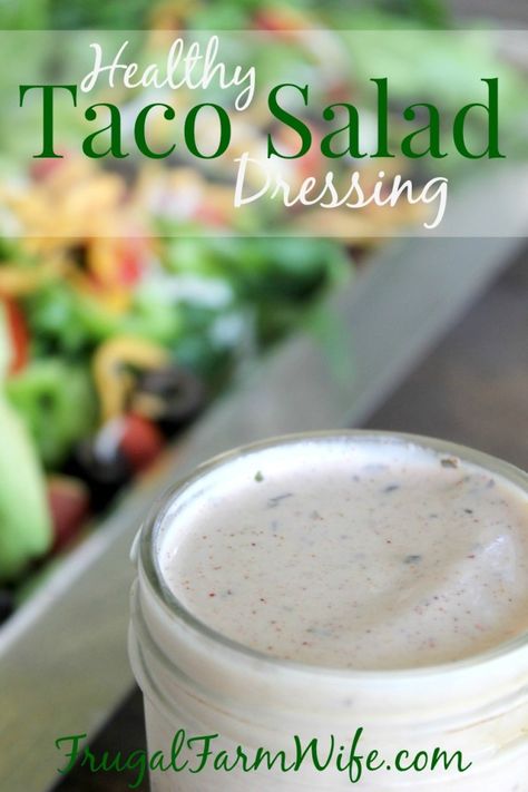 This taco salad dressing is not only delicious and easy to make, it's healthy! Taco Salad Dressing Recipe, Taco Salad Dressing, Taco Salat, Taco Salads, Salad Dressing Recipe, Salad Dressing Recipes Homemade, Healthy Tacos, Easy Taco, Homemade Salads