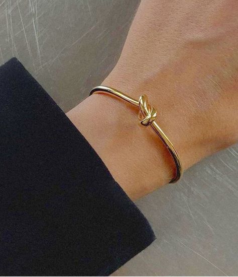 Matching Bracelet Ideas, Tiffany Bracelet Gold, Tiffany Bangle, Celine Bracelet, Gold Knot Bracelet, Tiffany And Co Bracelet, Minimal Bracelet, Knot Bangle, Best Friend Bracelets