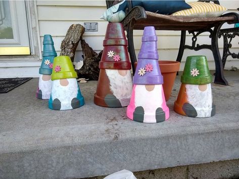 Plant Pots Crafts, Gnome Ideas, Gnome Crafts, Terra Cotta Pot Crafts Diy, Clay Pot Projects, Flower Pot People, Pot People, Terra Cotta Pot Crafts, Painted Clay Pots