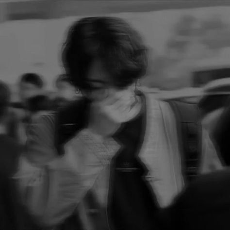 Black Pfp, Bts Black And White, Blurry Pictures, Jungkook Selca, Jeon Jungkook Photoshoot, Kpop Funny Bts, Jeon Jeongguk, Jungkook Aesthetic, Bts Aesthetic Pictures