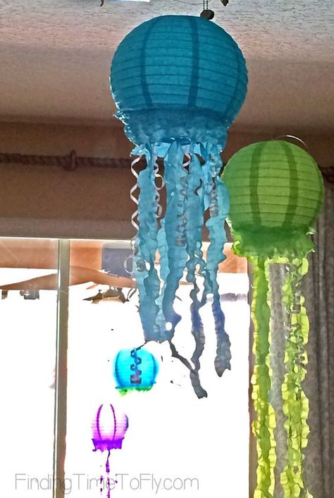 Make Jellyfish, Jellyfish Lantern, Water Birthday, Ocean Classroom, Under The Sea Decorations, Ocean Theme Classroom, Ocean Birthday Party, Spongebob Birthday Party, Ocean Theme Party