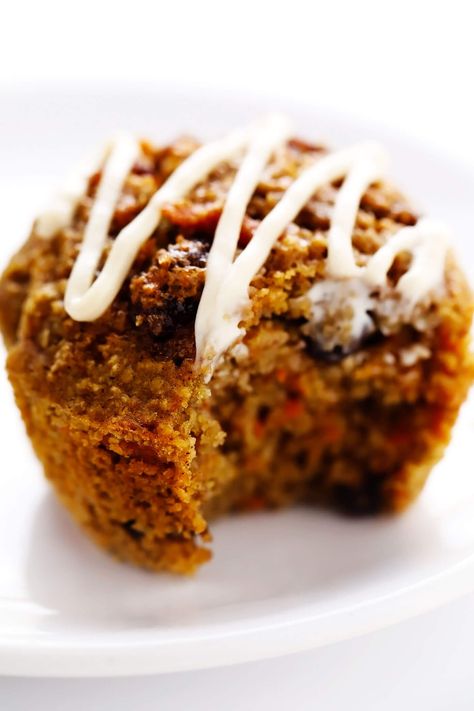 Carrot Cake Muffins Healthy, Healthy Carrot Muffins, Healthy Carrot Cake Muffins, Healthy Carrot Cake, Raisin Muffins, Fresh Carrots, Muffins Healthy, Carrot Cake Muffins, Healthy Carrot Cakes