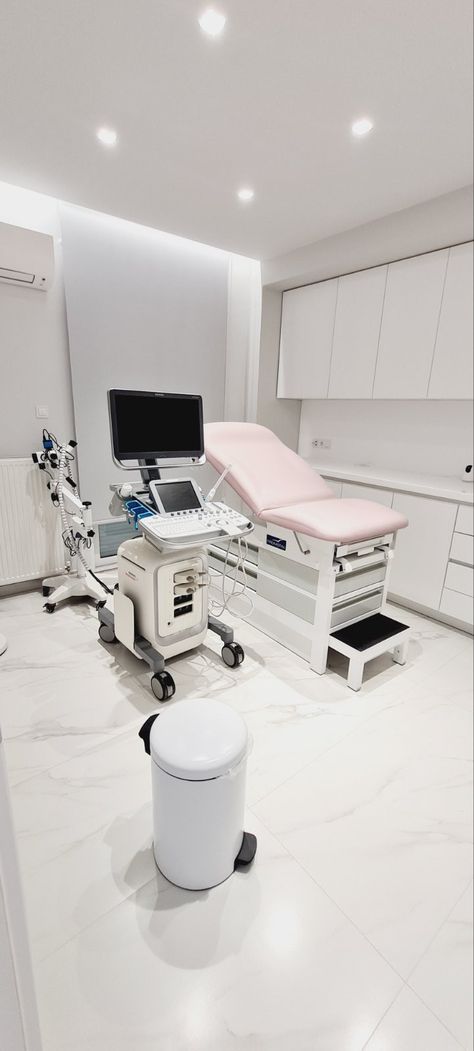 Ultrasound School Aesthetic, Ultrasound Pictures Aesthetic, Obgyn Ultrasound Tech, Ultrasound Tech Black Women, Travel Ultrasound Tech, Hospital Asthetic Picture, Ultrasound Tech Student, Pediatric Cardiac Sonography, Echocardiography Aesthetic