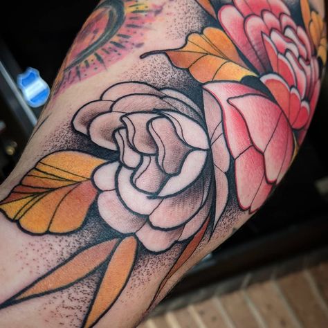 Tattoo Background Shading Ideas, Flower Tattoo Shading, Tattoo Background Filler Shading, Traditional Tattoo Leg Sleeve, Shading Tattoo, Plant Tattoos, Kali Tattoo, Ink Tattoo Design, Ems Tattoos