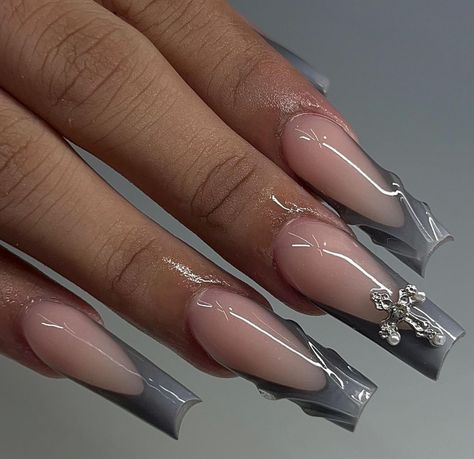 Gray Coffin Nail Ideas, Gray Prom Nails, Nails Design With Charms, Nail Tech Nails, Unusual Nail Designs, Nails Freestyle, Nail Sunny, Grey Acrylic Nails, Silver Nail Art