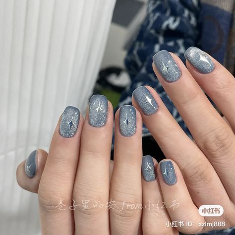 Sparkly Nails Short, Silver Blue Nails, Sparkly Blue Nails, Blue Silver Nails, Blue Sparkly Nails, Halo Nails, Short Nail Design, Nails Sparkly, Blue And Silver Nails