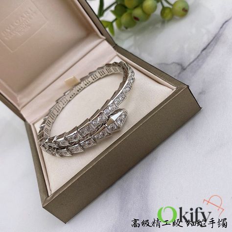 Okify Bvlgari Serpenti Viper One Coil Slim Bracelet 18 KT White Gold Set with Full Pave Diamond - okify.ru Bvlgari Bracelet, Bvlgari Necklace, Tiffany And Co Bracelet, Bvlgari Serpenti, Cartier Bracelet, White Gold Set, Brand Jewelry, Pandora Bracelet, Gold Set