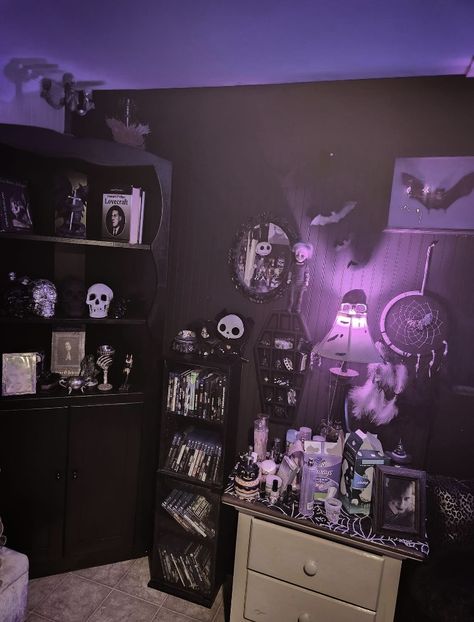 Goth College Dorm, Mall Goth Room, Romantic Goth Room, Purple Gothic Bedroom, Gothic Room Ideas, Witchy Apartment, Goth Room Ideas, Pastel Goth Decor, Goth Room