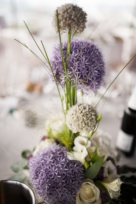 Flower arrangement for our wedding using mainly white and purple Allium Allium Flowers Arrangement, Allium Wedding Flowers, Allium Arrangement, Allium Wedding, Purple Allium, Allium Flowers, Felt Sheets, Bride Hair, Happy Flowers