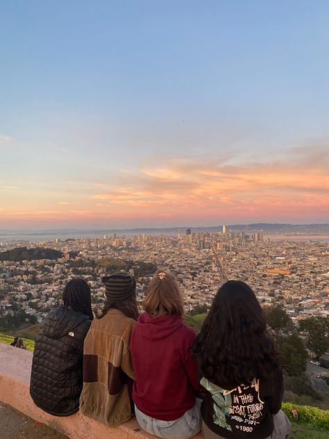 Twin Peaks California, University Of California San Francisco, San Francisco Birthday Ideas, Alamo Square San Francisco, Pier 39 San Francisco Picture Ideas, San Fransisco Girl Aesthetic, San Fran Aesthetic, San Francisco Aesthetic Vintage, California Road Trip Aesthetic