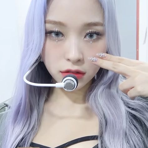 Gahyeon Dreamcatcher, Kpop Makeup, Short Dyed Hair, Silver Eyes, Dreamcatcher Kpop, Girl Zone, Lq Icons, Kpop Idols, Purple Aesthetic