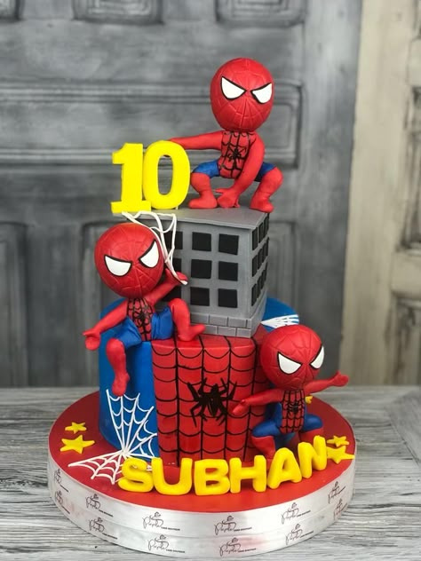 Dort Spiderman, Spiderman Cake Birthday For Kids, Sports Birthday Cakes, Superhero Birthday Party Decorations, Spiderman Cakes, Bolo Hot Wheels, Baby Reveal Cakes, Spider Man Cake, Spiderman Birthday Cake