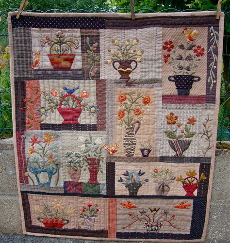 Yoko Saito Floral Bouquet quilt by BusyBeeFree Yoko Saito, Japanese Quilts, Flower Quilts, Sampler Quilts, Landscape Quilts, Basket Quilt, Japanese Embroidery, How To Finish A Quilt, Hand Applique