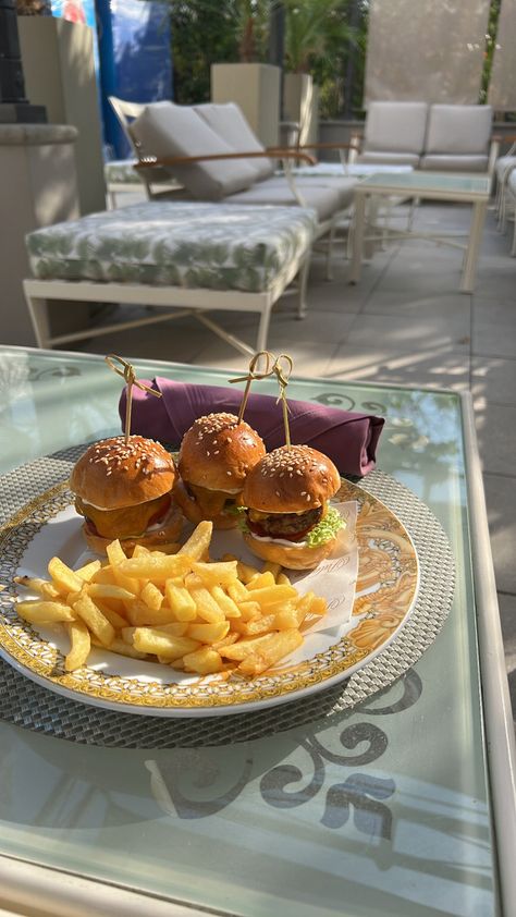 Sliders Aesthetic, Palazzo Versace Dubai, Palazzo Versace, Dubai Food, Aesthetic Food, Sliders, Versace, Dubai, Chef