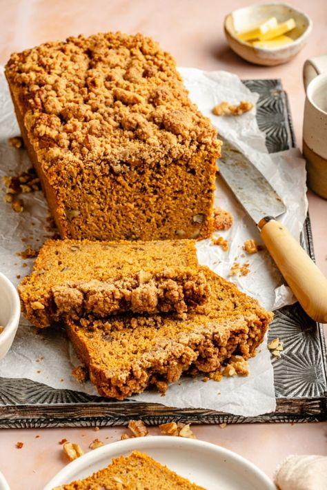 Beautiful maple walnut butternut squash bread with a delicious cinnamon walnut streusel topping. This perfectly sweet butternut squash bread gets incredible flavor from rich brown butter and tons of warming spices. The ultimate fall and winter loaf to make for brunch or a lovely snack! Maple Butternut Squash, Butternut Squash Bread, Mashed Butternut Squash, Butternut Squash Cinnamon, Squash Bread, Cut Butternut Squash, Loaf Cakes, Dairy Free Yogurt, Potato Puree