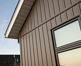 Dark Vertical Siding Exterior, Ply Gem Siding Color Schemes, Vinyl Shake Siding Exterior, Vertical Vinyl Siding Exterior, Vynal Siding, Vinyl Siding Ideas Exterior, Steel Siding Colors, Mixed Siding Exterior, Mastic Vinyl Siding