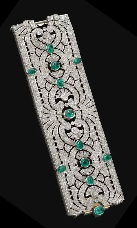 Bijoux Art Deco, Graff Diamonds, Art Deco Emerald, Art Bracelet, Emerald Bracelet, Deco Jewelry, Fabulous Jewelry, Emerald Jewelry, Fantasy Jewelry