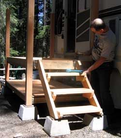 How to Build A #porch or deck for Your #RV from RVCafe.com Wooden Rv Steps, Rv Porches And Decks, Rv Porches And Decks Diy, Rv Steps Ideas, Porch For Rv, Camper Decks, Camper Porch, Rv Decks, Rv Stairs