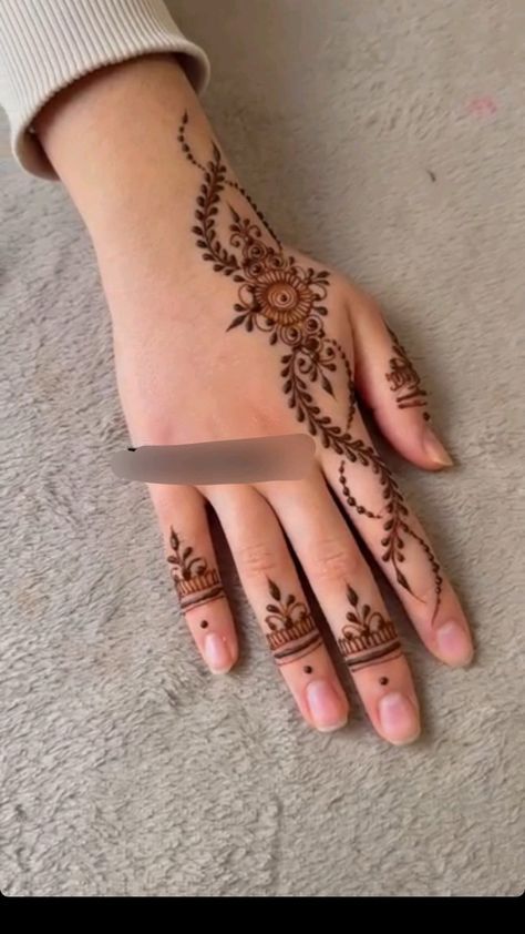 #beauty, #makeup, #skincare, #haircare Mehandi Finger Cap Design, Mehandi Designs Fingers Modern, One Finger Henna Design, Mehedi Degins Simple Aesthetic, Henna Simpel, New Arabic Mehndi Designs, Finger Henna Designs Simple, Back Hand Design, Mehndi Easy