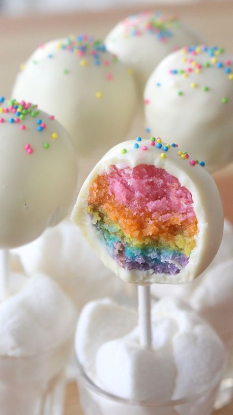 Rainbow Cake Pops, Deli Tray, Make Cake Pops, Graduation Food, Pop Cake, Inside Cake, Cake Pop Recipe, Rainbow Food, Sweets Cake