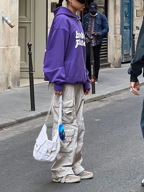 Fits With Cargo Pants, Modest Streetwear, Parachute Pants Outfit, Find Your Own Style, Unique Streetwear, Broken Planet, Streetwear Inspiration, Streetwear Inspo, Mode Zara