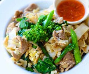 Vegetarian Pad See Ew Pad See Ew, Kecap Manis, Thai Recipe, Asian Inspired Recipes, Thai Dishes, Food And Travel, Nutrition Education, Secrets Revealed, Noodle Dishes