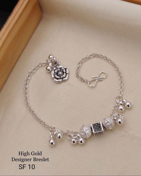 Trendy Silver Jewelry, Silver Anklets Designs, Silver Bracelet Designs, Pandora Bracelet Designs, Gold Jewels Design, Silver Jewelry Accessories, Anklet Designs, Modern Gold Jewelry, Ankle Jewelry