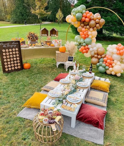 Picknick Set Up, Picnic Party Backdrop, Picnic Display Ideas, Simple Dinner Party Table Settings, Summer Picnic Baby Shower Ideas, Birthday Picnic Decor, Picnic Shelter Birthday Party, Picnic Party Set Up, Baby Picnic Birthday