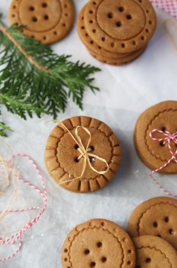 Button Cookies, Gingerbread Dough, Cookie Exchange Recipes, Gingerbread Recipe, Sweet Bakery, Bamboo Skewers, Cookie Exchange, Cookie Box, Martha's Vineyard