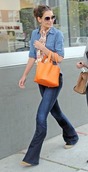 Orange Handbag Outfit, Orange Purse Outfit, Orange Bag Outfit, Hermes Celebrities, Orange Birkin, Bridget Moynahan, Purse Outfit, Orange Purse, Hermes Picotin