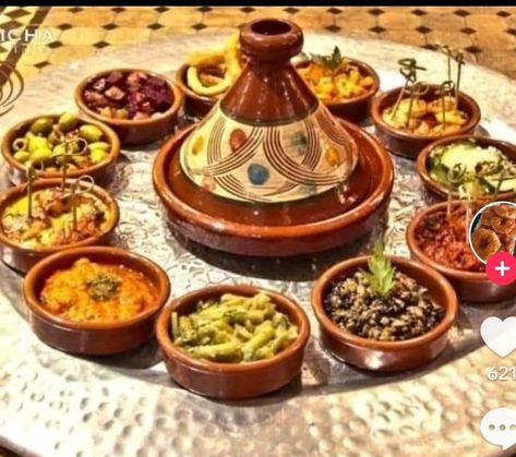 Moroccan Food Table, Moroccan Food Photography, Moroccan Buffet, Moroccan Dinner Party, Arab Restaurant, Moroccan Tagine Recipes, Tagine Cooking, Wedding Buffet Food, Morocco Food