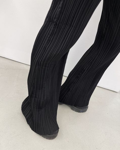 concrete floor, black, pants, pleats, secondhand issey miyake style, plateau boots trousers, vegan dr martens Issey Miyake Pants Outfit, Vegan Dr Martens, Plateau Boots, Pleated Pants Outfit, Pleats Pants, Issey Miyake Pants, Pants With Pleats, Issey Miyake Pleats, Pleats Please