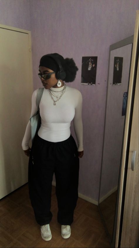 Black Baggy Pants Outfit, Baggy Fashion, Baggy Outfit Ideas, Black Pants Outfit, Looks Pinterest, Modesty Outfits, Mode Zara, Clueless Outfits, Tomboy Outfits