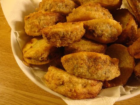 libyan food: Fried Potato Wedges Stuffed with Minced Meat: Mbatan Batata مبطن بطاطا Libyan Recipes, Fried Potato Wedges, Cooking Potatoes, Libyan Food, Beef Appetizers, Fried Potato, Professional Cooking, African Recipes, Best Meat