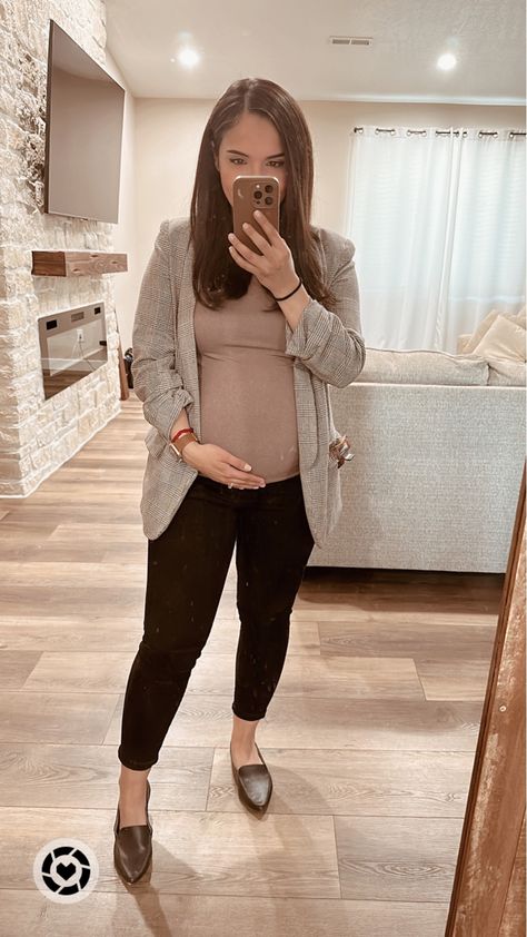 Fall And Winter Maternity Outfits Work, Maternity Outfits For The Office, Maternity Fall Outfits Work, Office Outfits Women Pregnant, Maternity Professional Outfits Offices, Maternity Smart Casual Outfit, Maternity Business Casual Summer, Pregnant Business Casual Outfits, Business Casual For Pregnant Women