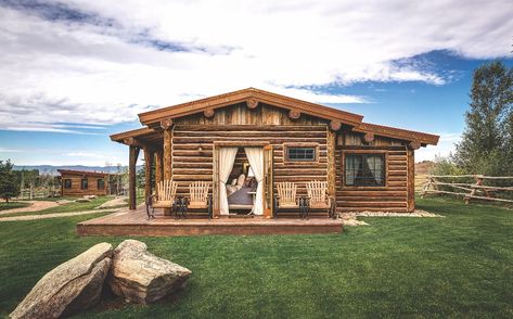 Brush Creek Ranch and Preserving the Old West - Mountain Living Rustic Porch Ideas, Dude Ranch Vacations, Honeymoon Cabin, Luxury Ranch, Rustic Home Interiors, Rustic Porch, Interior Design Rustic, Dude Ranch, Mountain Living