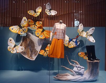 Check out new work on my @Behance profile: "Hermes window display 2016-Winter" http://be.net/gallery/58326441/Hermes-window-display-2016-Winter Hermes Display, Hermes Window Display, Winter Window Display, Hermes Window, Spring Window Display, Summer Window Display, Unique Mannequin, Fashion Window Display, Summer Window